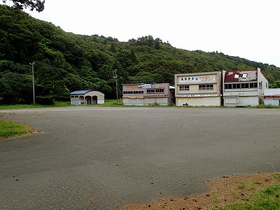 Parking lot in Tsubakiyama kaisuiyokujo campsite