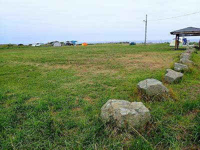 増毛町暑寒海浜キャンプ場の芝地のサイト
