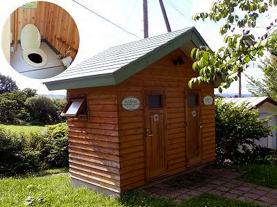 三笠山自然公園キャンプ場前のトイレ２
