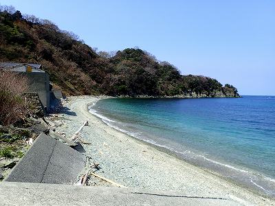 Leftside of the beach in Mue beach campsite