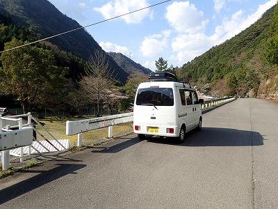 明河キャンプ場の駐車スペース