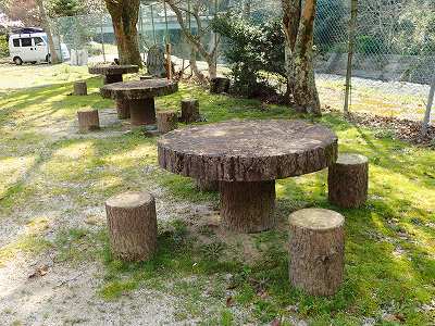 明河キャンプ場のテーブル＆ベンチ