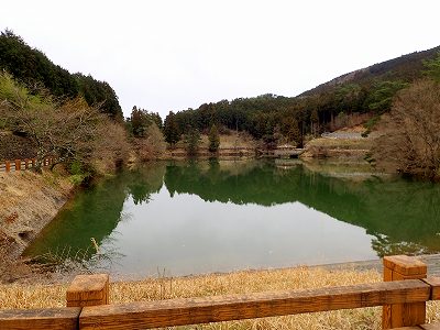 Nagaso-ike Reservoir in front of Nagaso-ike campsite