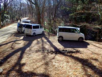 高縄山 千手杉広場キャンプ場の駐車スペース