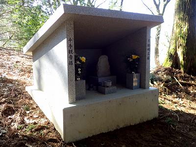 高縄山 千手杉広場キャンプ場の千手観音像