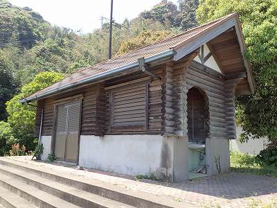 Restrooms of Undo-koen in frot of Uming Oshima