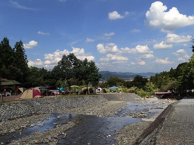 大津谷公園キャンプ場の前を流れる大津谷川