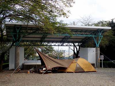 大津谷公園キャンプ場のステージ