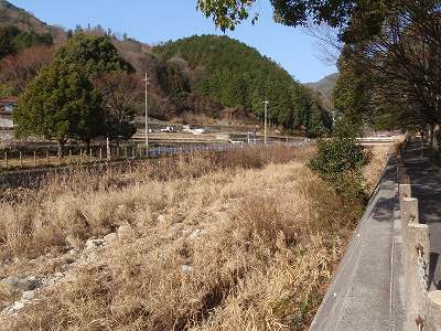 野呂川ダム公園キャンプ場前の川