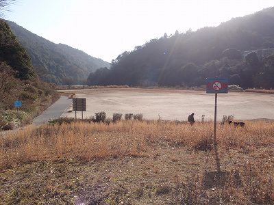 野呂川ダム公園キャンプ場のグラウンド