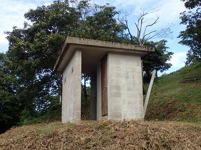 郷路岳キャンプ場のトイレ