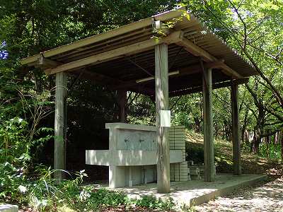 朝日山森林公園キャンプ場の炊事棟