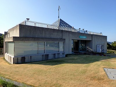 とらまる公園キャンプ場の図書館