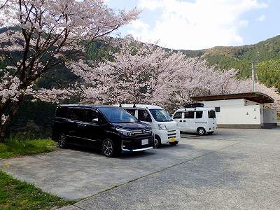 日ノ瀬清流公園の駐車場