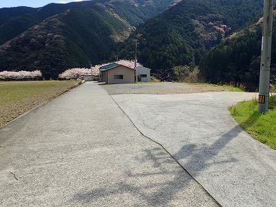 日ノ瀬清流公園の河原の道