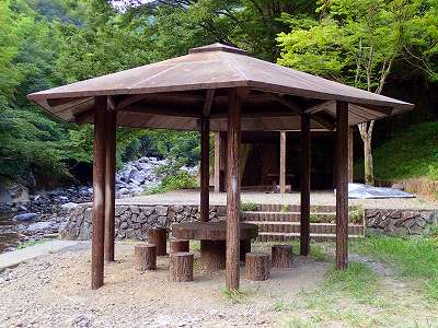 鏡川源流憩いの広場の東屋