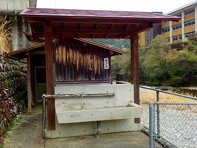 桑の川キャンプ場の炊事棟