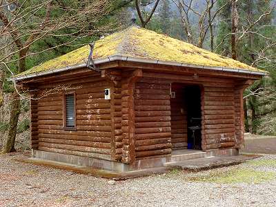 松葉川林間キャンプ場のトイレ