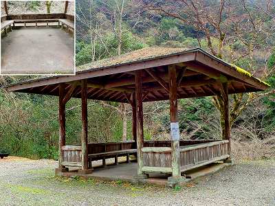 松葉川林間キャンプ場の四阿