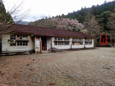 松葉川山小学校跡に作られた松葉川林間キャンプ場
