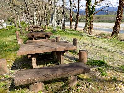 宮の前公園キャンプ場の川沿いのサイト