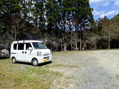 宮崎の河原キャンプ場の駐車スペース