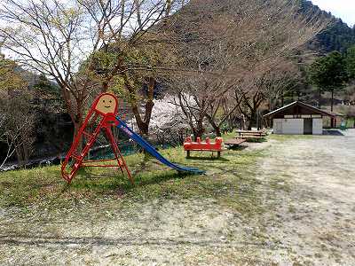 宮崎の河原キャンプ場の遊具