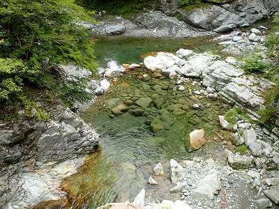 白猪谷オートキャンプ場の前にある白猪谷渓谷