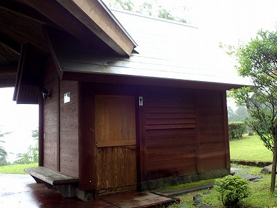 Restrooms in Ikenokubo green park campsite