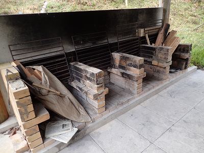 小崎川流れるプールのカマド