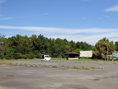 Parking lot in Uchidaryujin kaisuiyokujo campsite