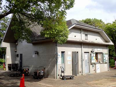 Administrator's house in Hanahaku kinen-koen Tsurumi-ryokuchi campsite