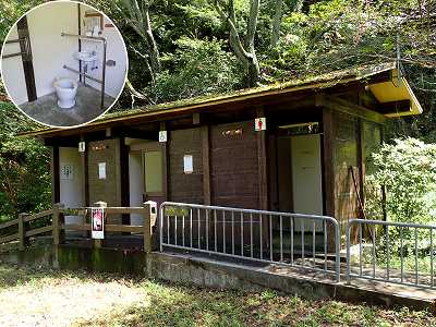 Restrooms in Tottoriike-ryokuchi Sakura-no-sono