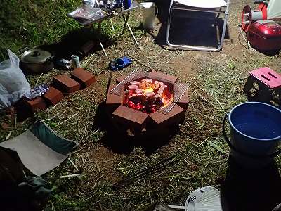 自家製のレンガカマドでバーベキュー