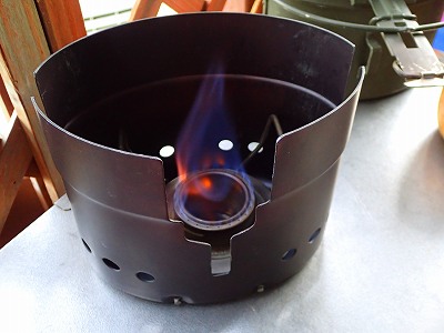 ベランダキャンプで使ったスウェーデン軍仕様のトランギア