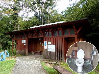 Restrooms in Shizuoka kenritsu shinrin-koen campsite