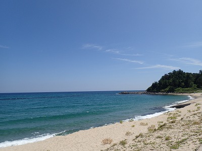 Sea in front of Uno campsite