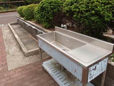 糸根地区公園キャンプ場の炊事棟