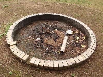 糸根地区公園キャンプ場の焚き火サークル