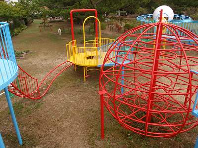 糸根地区公園キャンプ場の遊具