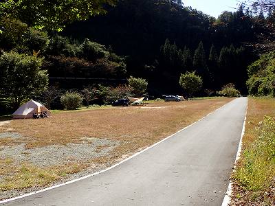 新平ヶ原公園キャンプ場の奥のサイト