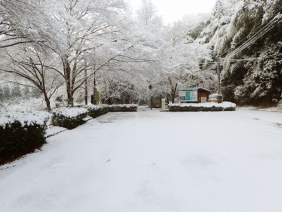 新平ヶ原公園キャンプ場の駐車場